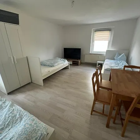 Ferien- Und Monteurwohnung Naehe Leuna, Halle, Merseburg Und Geiseltalsee דירה