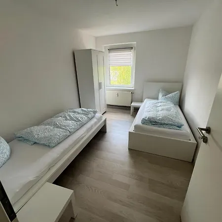 Ferien- Und Monteurwohnung Naehe Leuna, Halle, Merseburg Und Geiseltalsee דירה *
