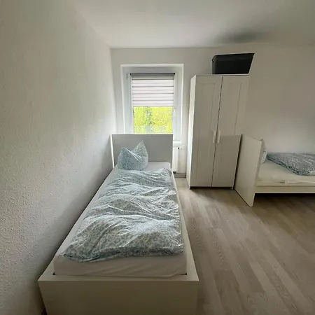 Ferien- Und Monteurwohnung Naehe Leuna, Halle, Merseburg Und Geiseltalsee דירה *