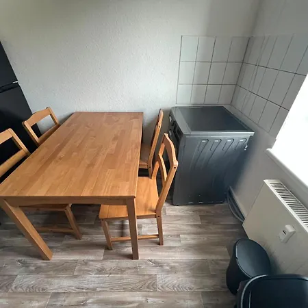 Ferien- Und Monteurwohnung Naehe Leuna, Halle, Merseburg Und Geiseltalsee Lägenhet