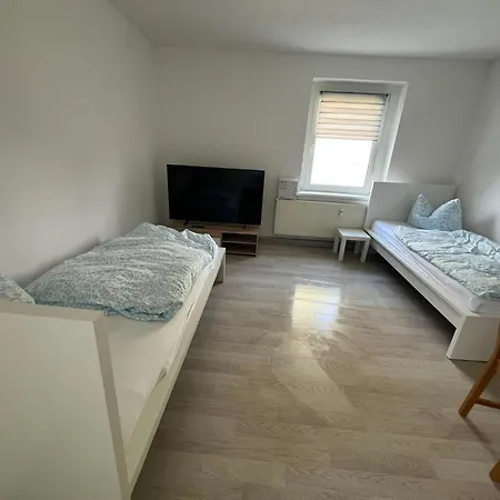 Ferien- Und Monteurwohnung Naehe Leuna, Halle, Merseburg Und Geiseltalsee דירה *